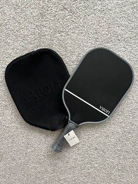NWT Vuori Black Pickleball Paddle with Zip Cover Unisex